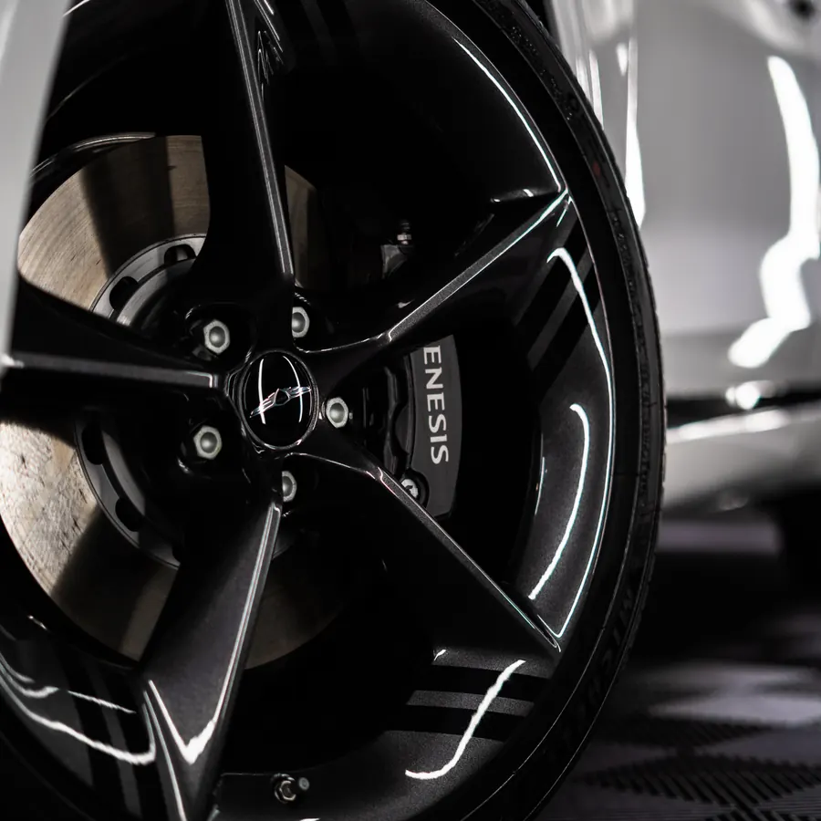Genesis wheel — close detail