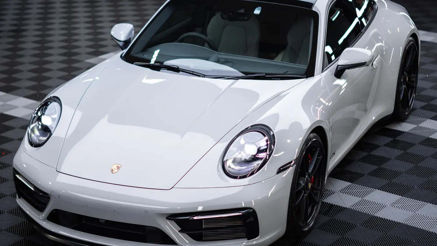 Porsche 911 Turbo — front three-quarter