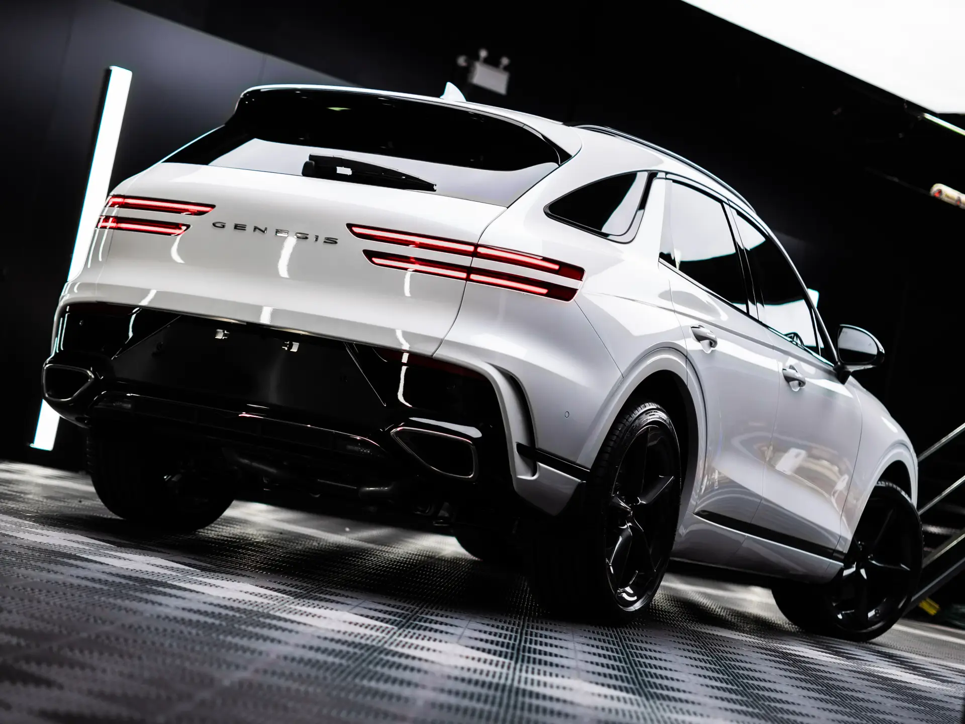 BMW M4 — bonnet & guards PPF